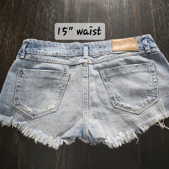Low Rise Zara Jean Shorts - Picture 4 of 8